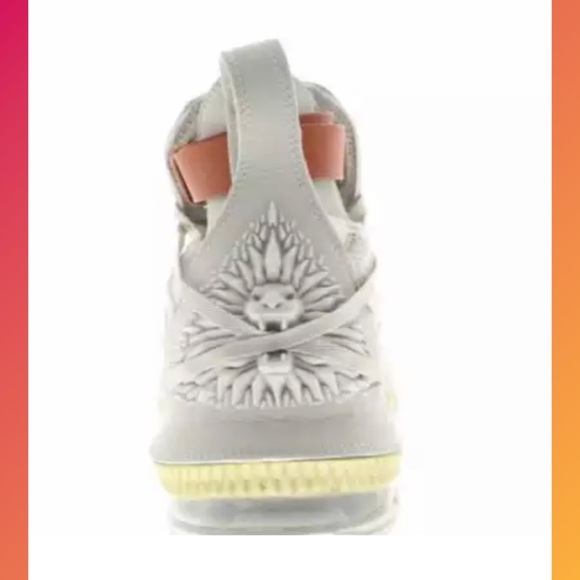 Levaron XVI Limited edition with lion relief womens kicks - Picture 5 of 12
